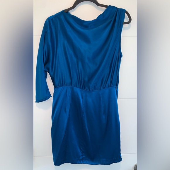 MICHELLE MASON Silk Charmeuse One-Shoulder Sleeve Blue Mini Dress 6 - Picture 10 of 10